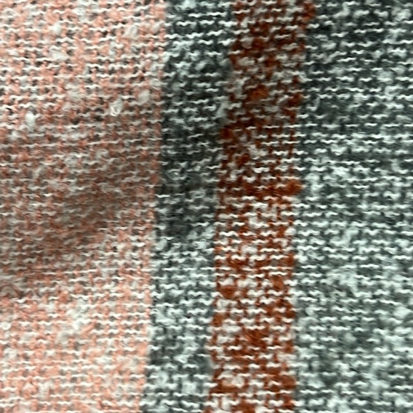 ARIANNA BY HOWARD'S NWT Soft Pink And Grey Woven Fringed Boho Scarf 27" X 72" - Picture 12 of 16